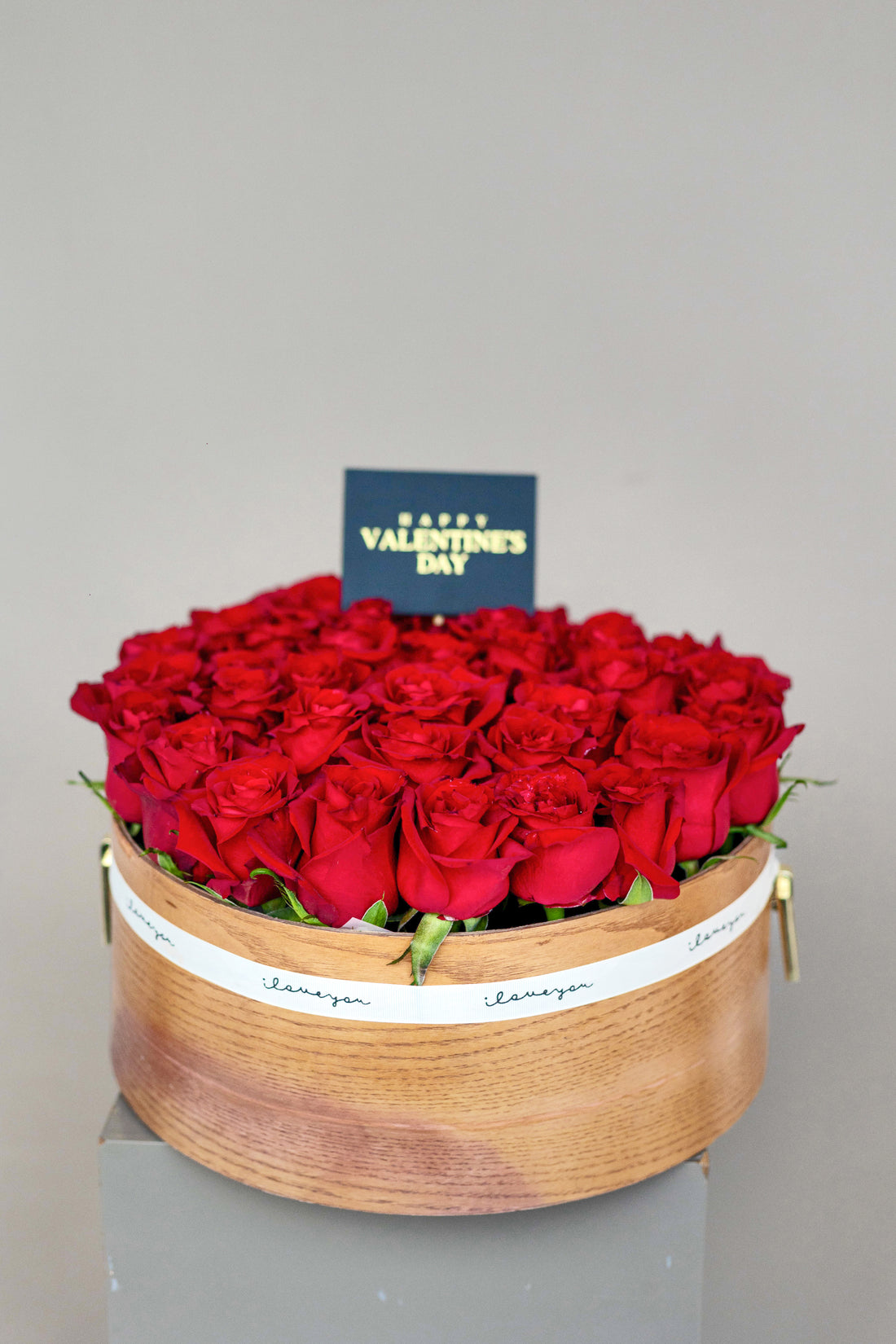valentineās day, 14 feb, premium red roses, imported roses, bouquets, fresh flowers, gifting, lahore, karachi, pakistan, valentineās bouquet, red flowers, love is in the air, chocolate baskets, gift baskets, fresh flower box, galentines