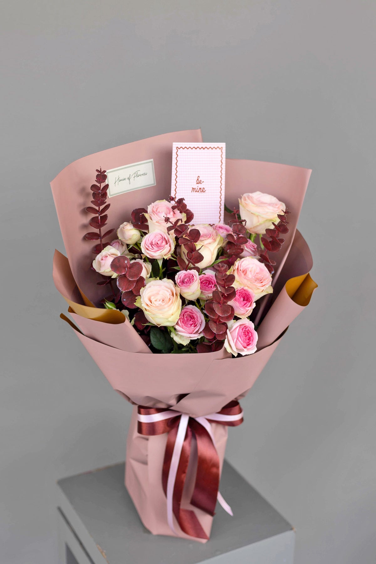 valentine’s day, 14 feb, premium red roses, imported roses, bouquets, fresh flowers, gifting, lahore, karachi, pakistan, valentine’s bouquet, red flowers, love is in the air, chocolate baskets, gift baskets, fresh flower box, galentines