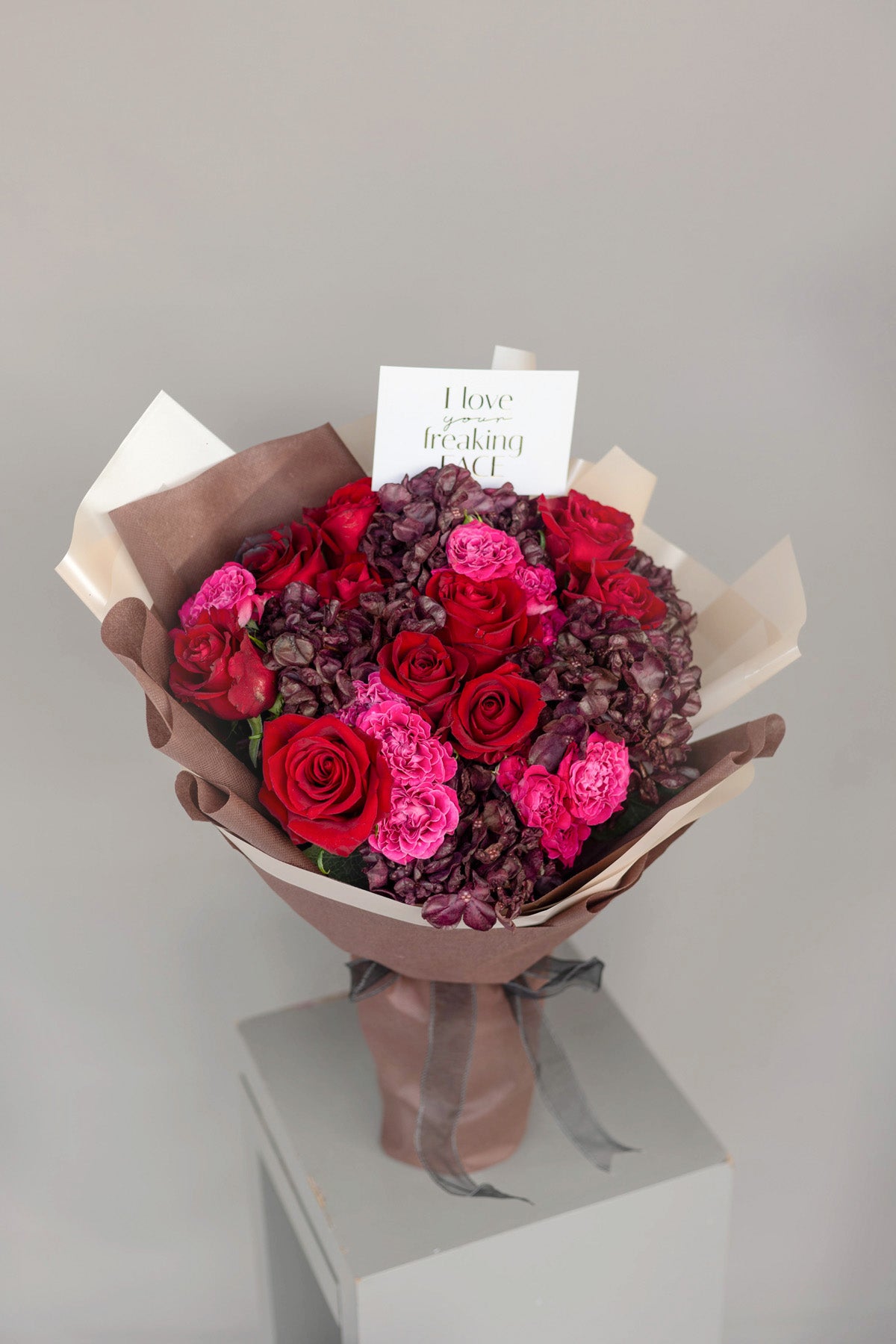 valentine’s day, 14 feb, premium red roses, imported roses, bouquets, fresh flowers, gifting, lahore, karachi, pakistan, valentine’s bouquet, red flowers, love is in the air, chocolate baskets, gift baskets, fresh flower box, galentines