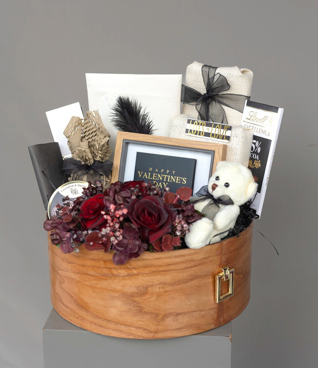 valentineās day, 14 feb, premium red roses, imported roses, bouquets, fresh flowers, gifting, lahore, karachi, pakistan, valentineās bouquet, red flowers, love is in the air, chocolate baskets, gift baskets, fresh flower box, galentines