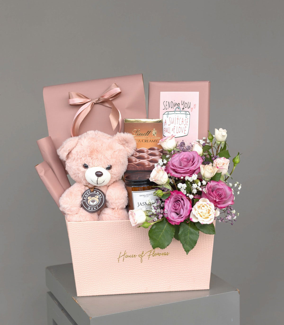 valentine’s day, 14 feb, premium red roses, imported roses, bouquets, fresh flowers, gifting, lahore, karachi, pakistan, valentine’s bouquet, red flowers, love is in the air, chocolate baskets, gift baskets, fresh flower box, galentines