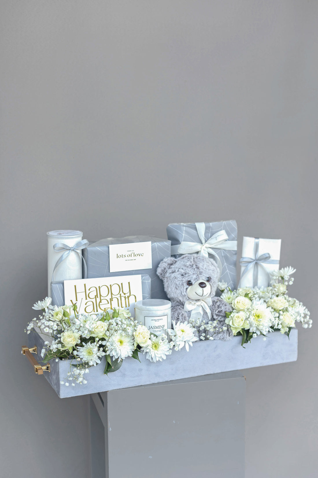 valentine’s day, 14 feb, premium red roses, imported roses, bouquets, fresh flowers, gifting, lahore, karachi, pakistan, valentine’s bouquet, red flowers, love is in the air, chocolate baskets, gift baskets, fresh flower box, galentines