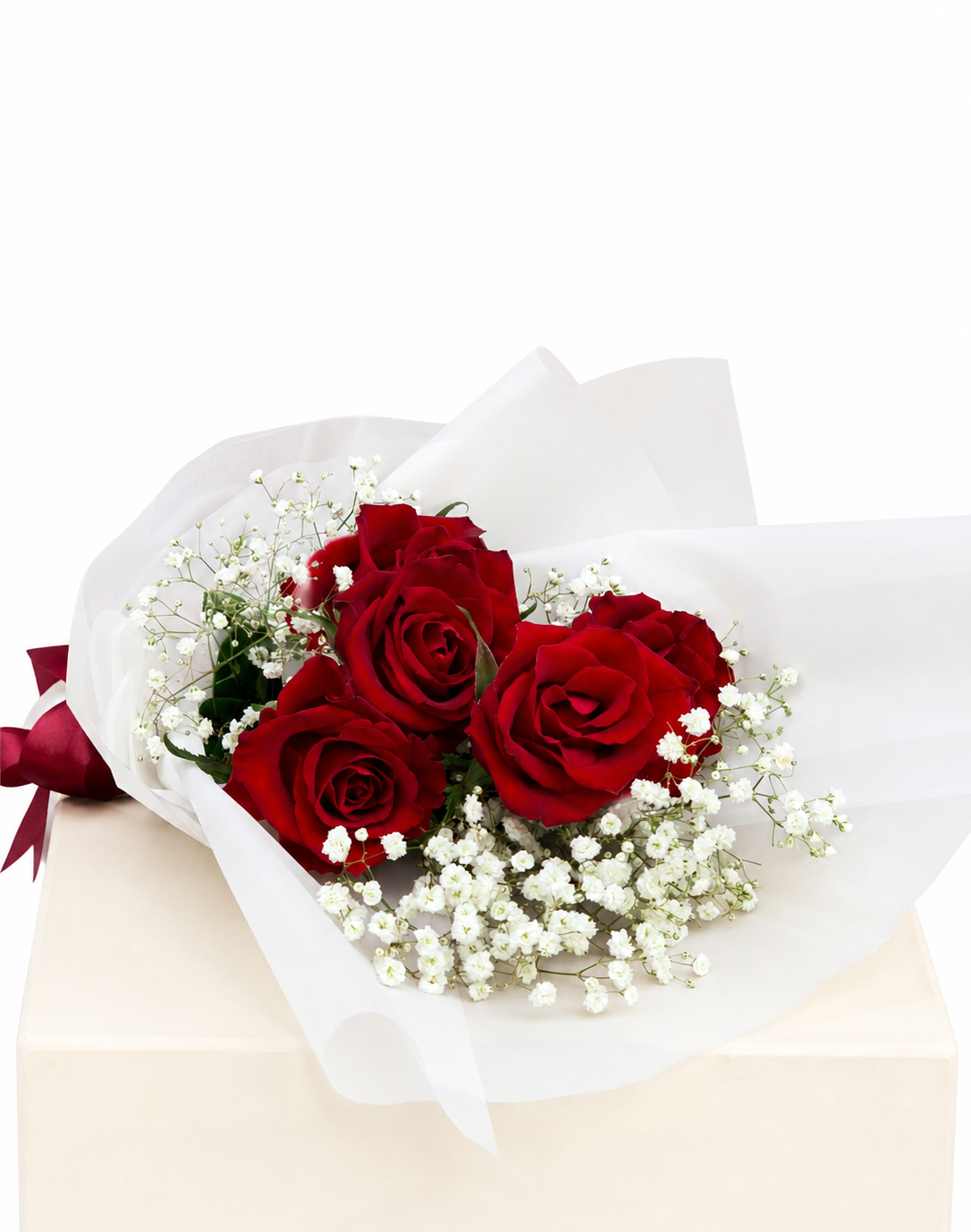 A bouquet of 5 red roses with white baby&