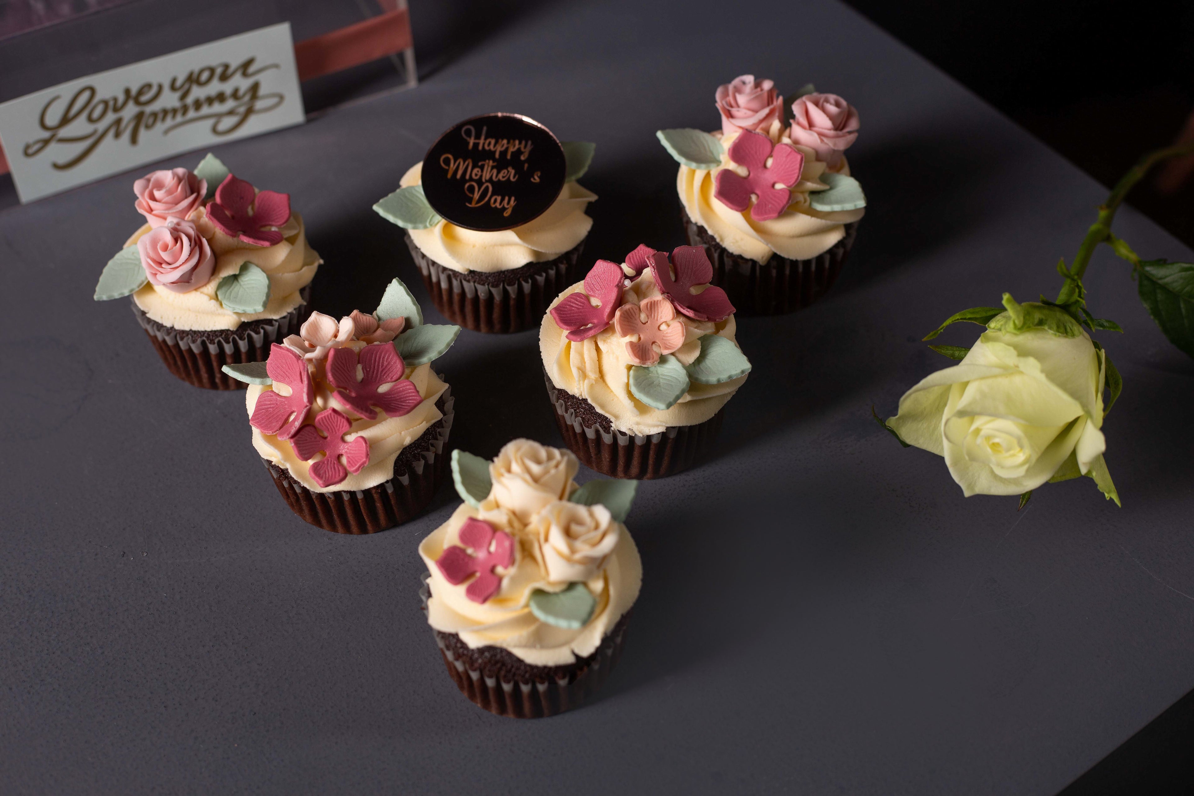 Floral Cupcake Designs (Lahore Only)