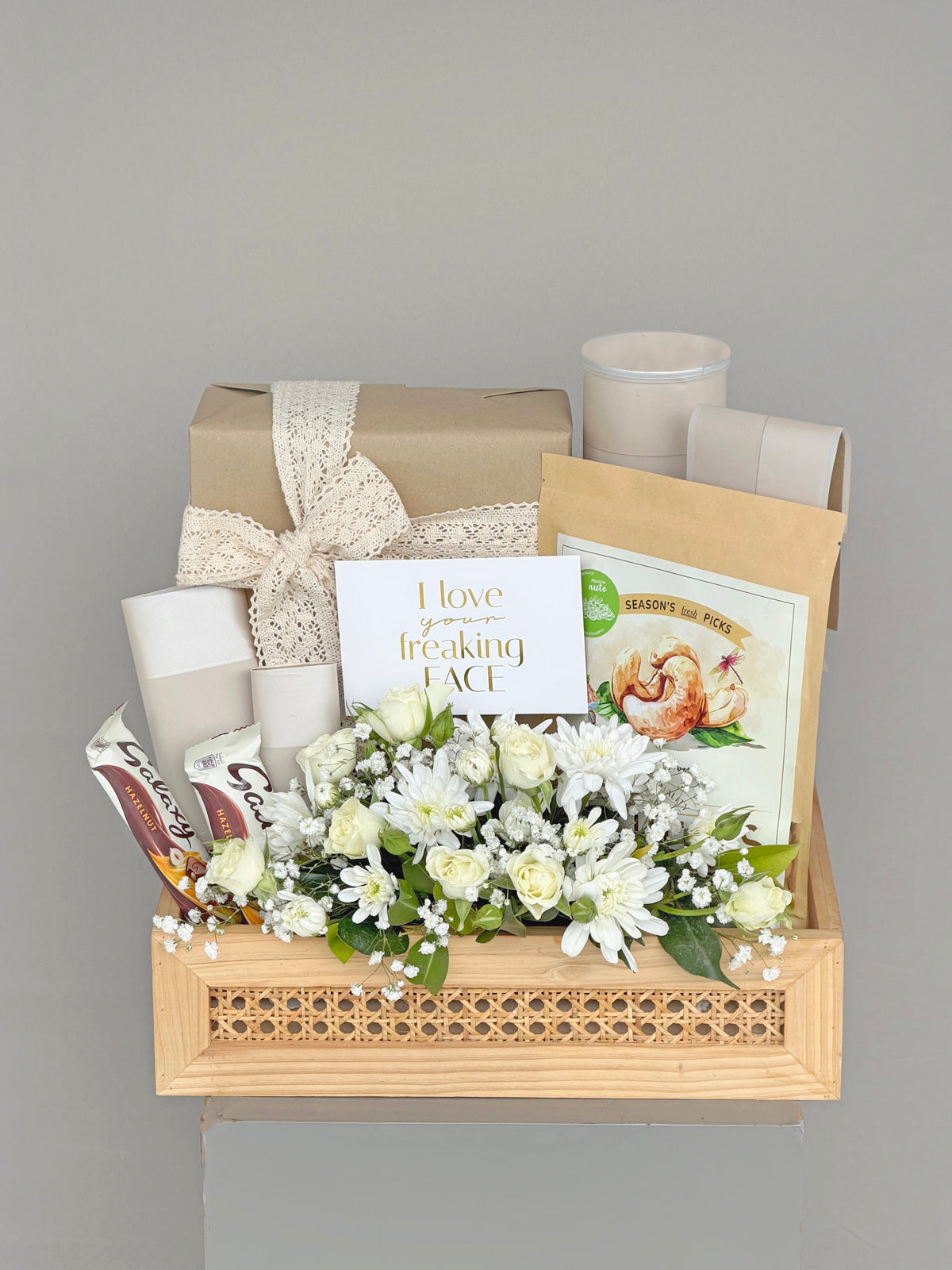 valentine’s day, 14 feb, premium red roses, imported roses, bouquets, fresh flowers, gifting, lahore, karachi, pakistan, valentine’s bouquet, red flowers, love is in the air, chocolate baskets, gift baskets, fresh flower box, galentines