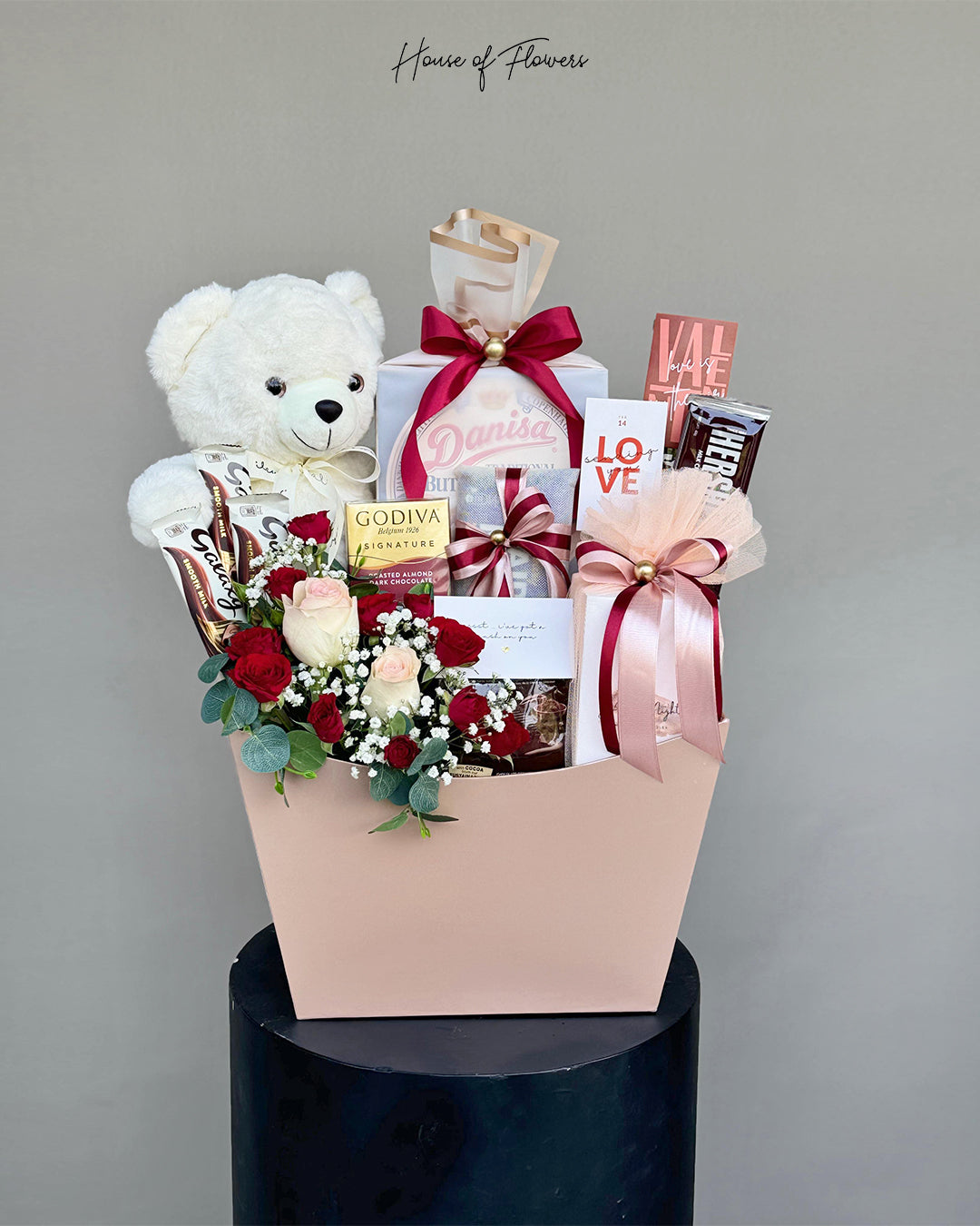 14th feb, valentine’s day, gifting, baskets, red flowers, roses, lahore, karachi