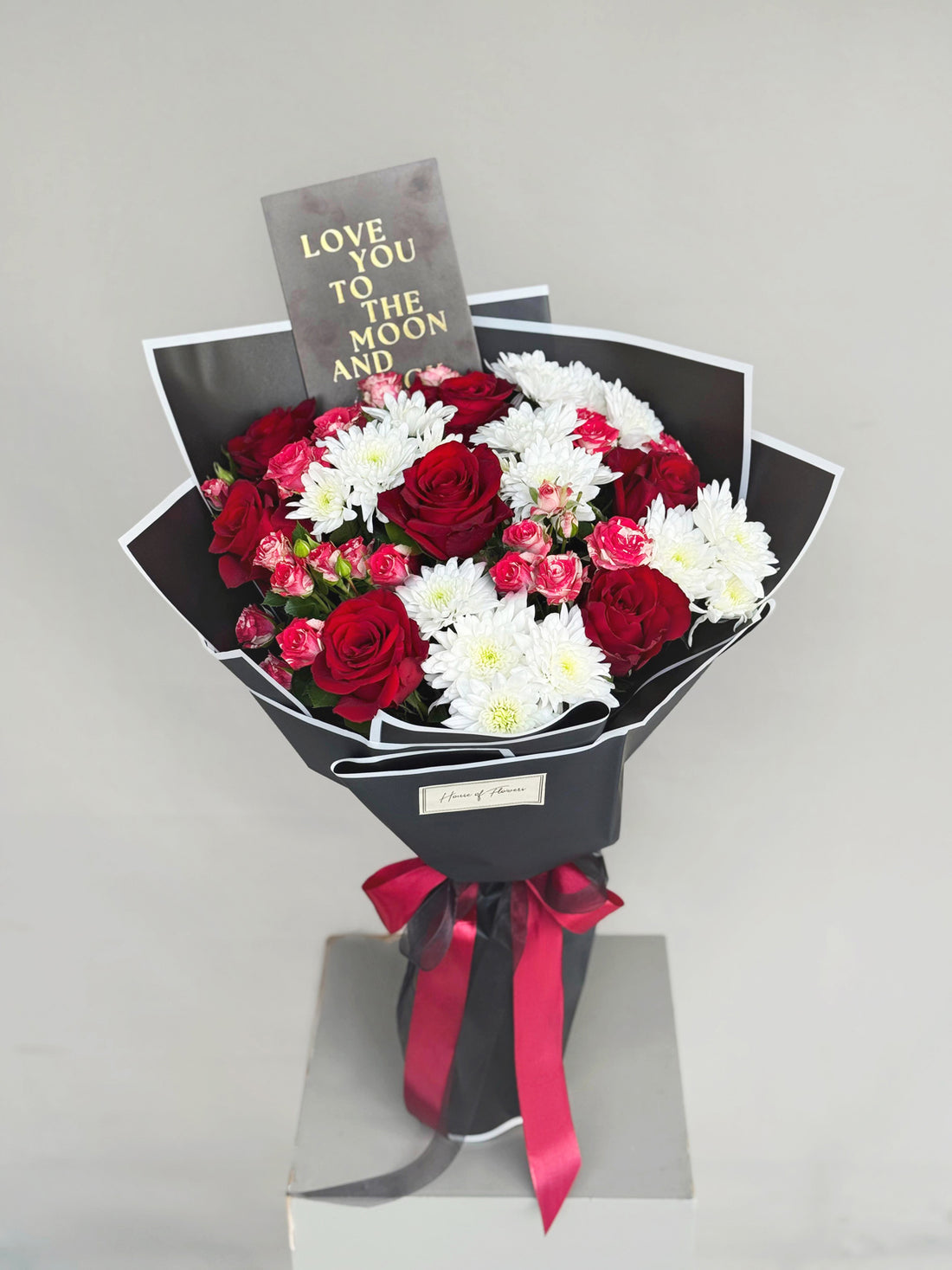 valentine’s day, 14 feb, premium red roses, imported roses, bouquets, fresh flowers, gifting, lahore, karachi, pakistan, valentine’s bouquet, red flowers