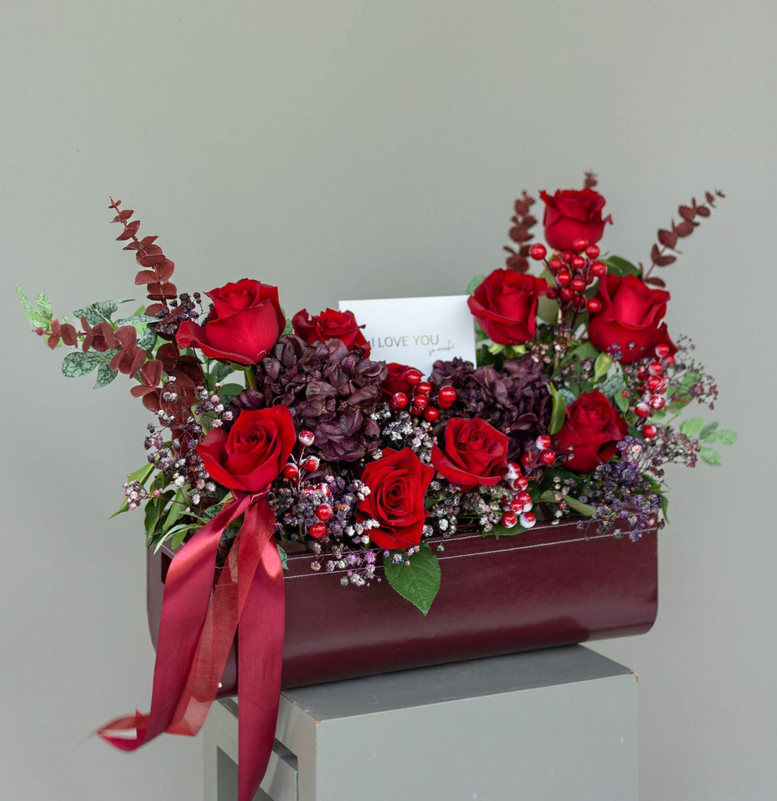 valentine’s day, 14 feb, premium red roses, imported roses, bouquets, fresh flowers, gifting, lahore, karachi, pakistan, valentine’s bouquet, red flowers, love is in the air, chocolate baskets, gift baskets, fresh flower box