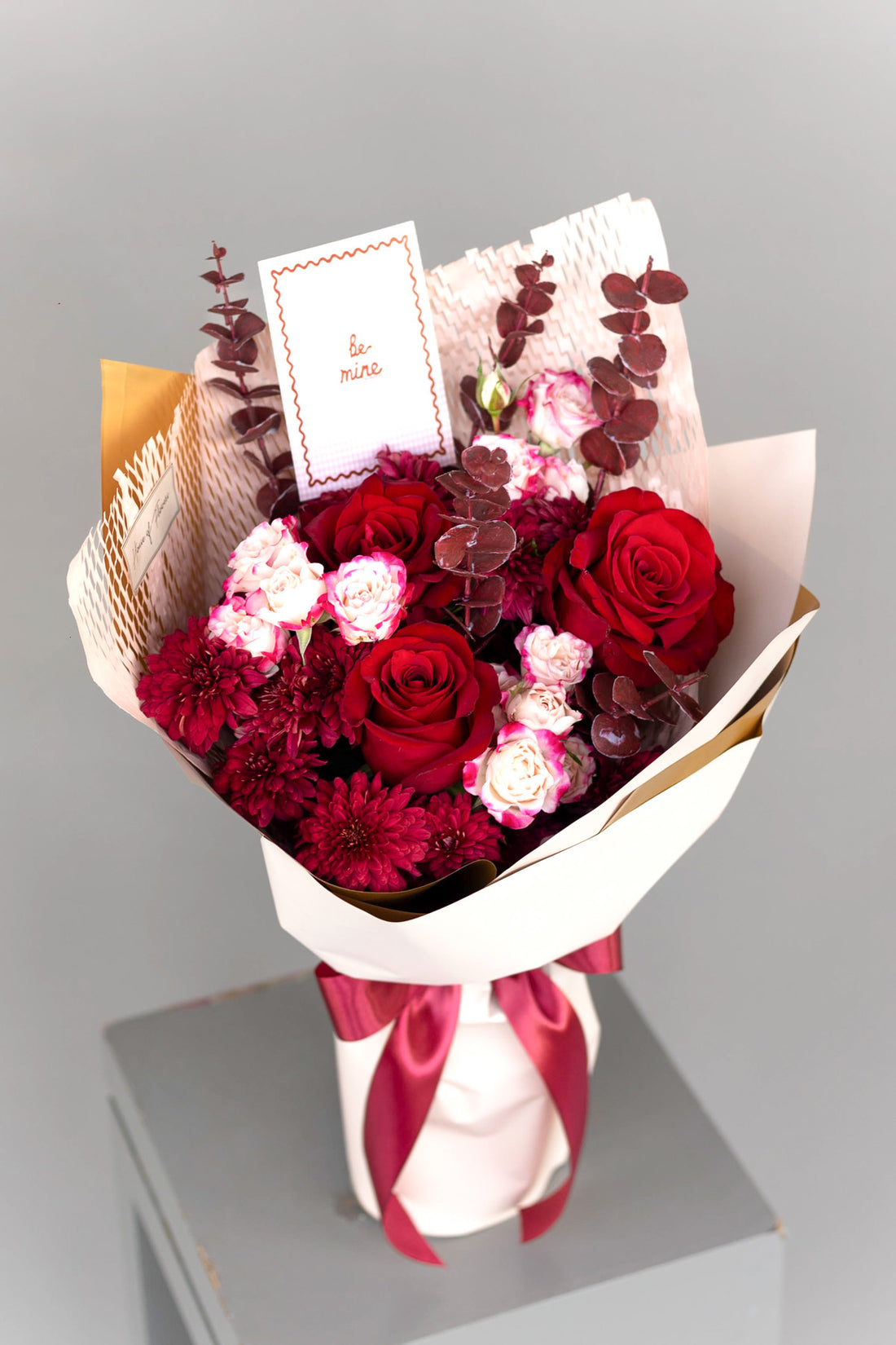 valentine’s day, 14 feb, premium red roses, imported roses, bouquets, fresh flowers, gifting, lahore, karachi, pakistan, valentine’s bouquet, red flowers, love is in the air, chocolate baskets, gift baskets, fresh flower box, galentines
