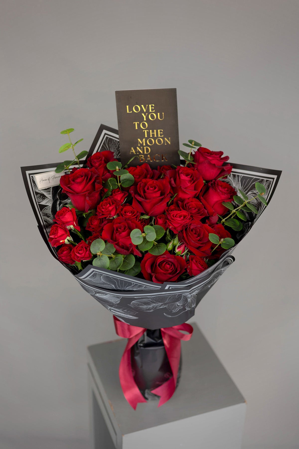 valentine’s day, 14 feb, premium red roses, imported roses, bouquets, fresh flowers, gifting, lahore, karachi, pakistan, valentine’s bouquet, red flowers, love is in the air, chocolate baskets, gift baskets, fresh flower box, galentines
