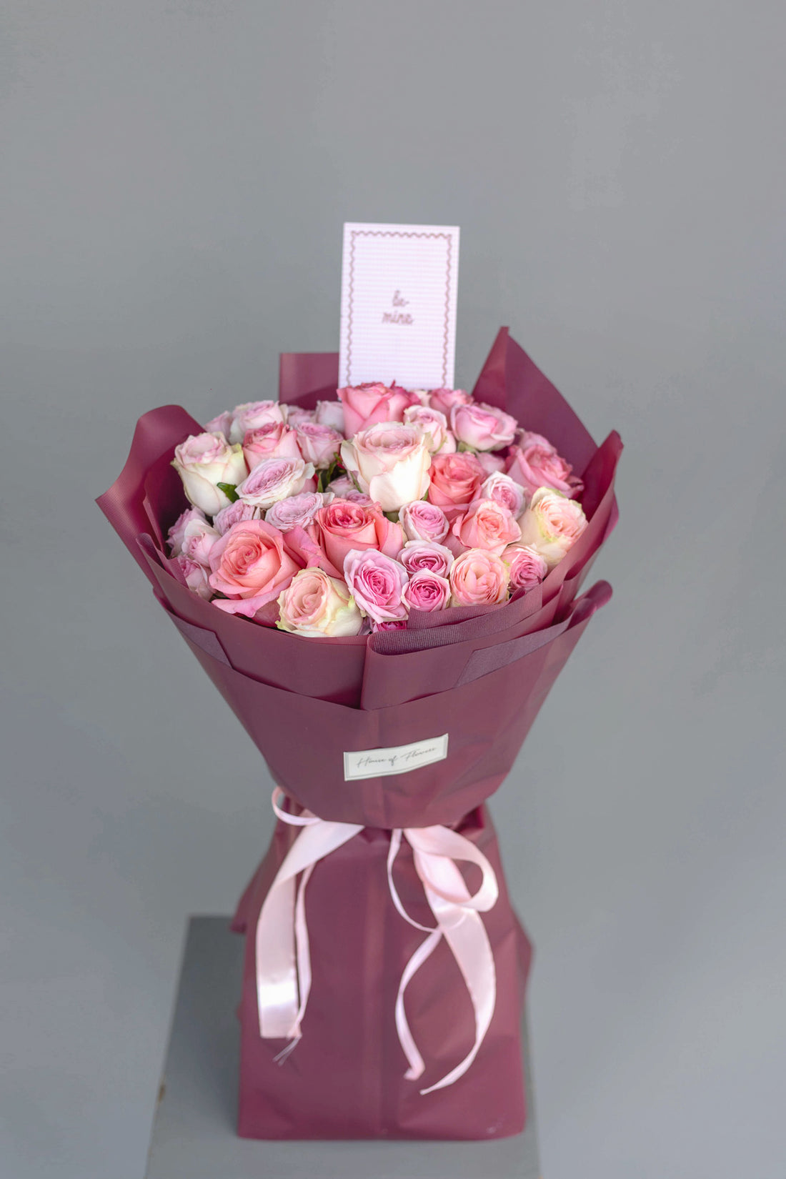 valentine’s day, 14 feb, premium red roses, imported roses, bouquets, fresh flowers, gifting, lahore, karachi, pakistan, valentine’s bouquet, red flowers, love is in the air, chocolate baskets, gift baskets, fresh flower box, galentines