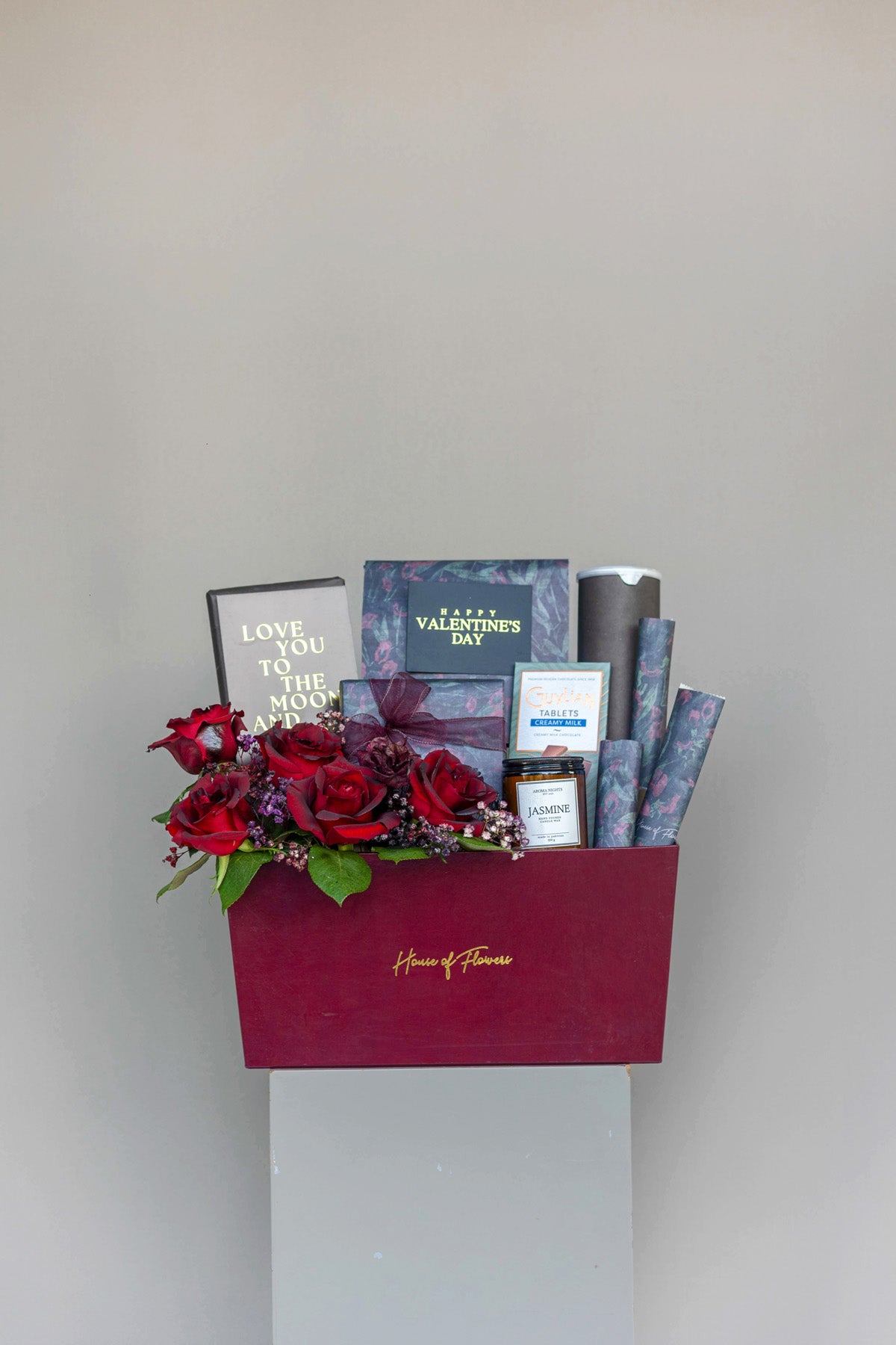 valentine’s day, 14 feb, premium red roses, imported roses, bouquets, fresh flowers, gifting, lahore, karachi, pakistan, valentine’s bouquet, red flowers, love is in the air, chocolate baskets, gift baskets, fresh flower box, galentines