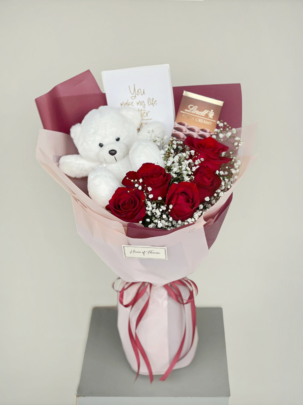 valentine’s day, 14 feb, premium red roses, imported roses, bouquets, fresh flowers, gifting, lahore, karachi, pakistan, valentine’s bouquet, red flowers, love is in the air, chocolate baskets, gift baskets, fresh flower box, galentines