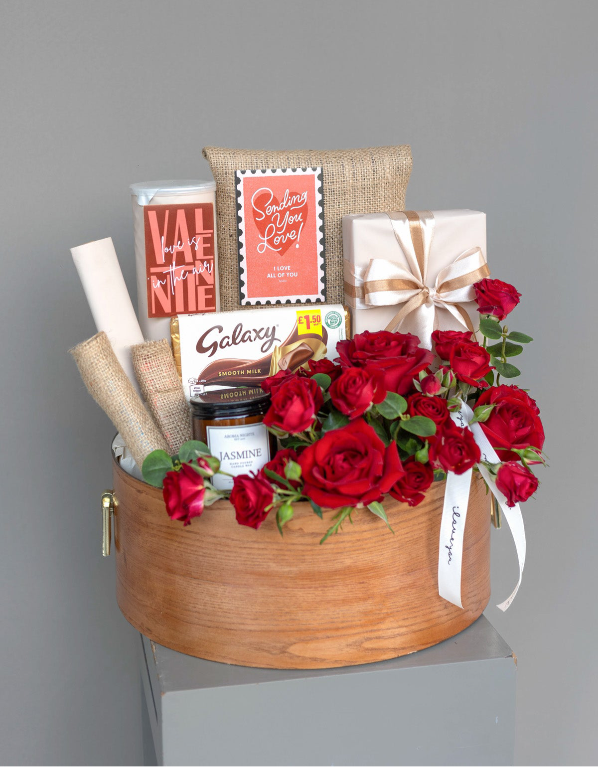valentine’s day, 14 feb, premium red roses, imported roses, bouquets, fresh flowers, gifting, lahore, karachi, pakistan, valentine’s bouquet, red flowers, love is in the air, chocolate baskets, gift baskets, fresh flower box, galentines