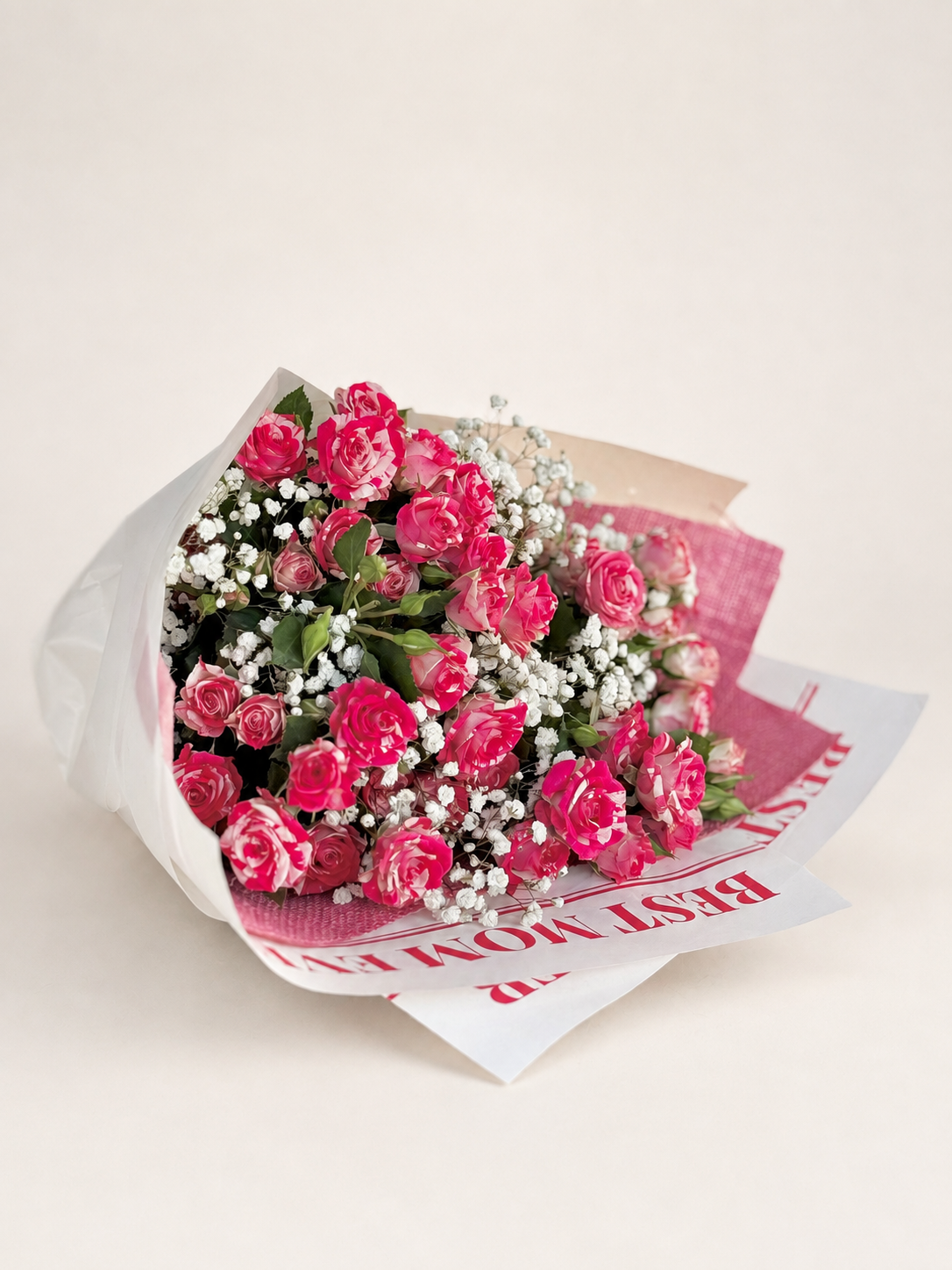 A bouquet of pink roses and white baby&