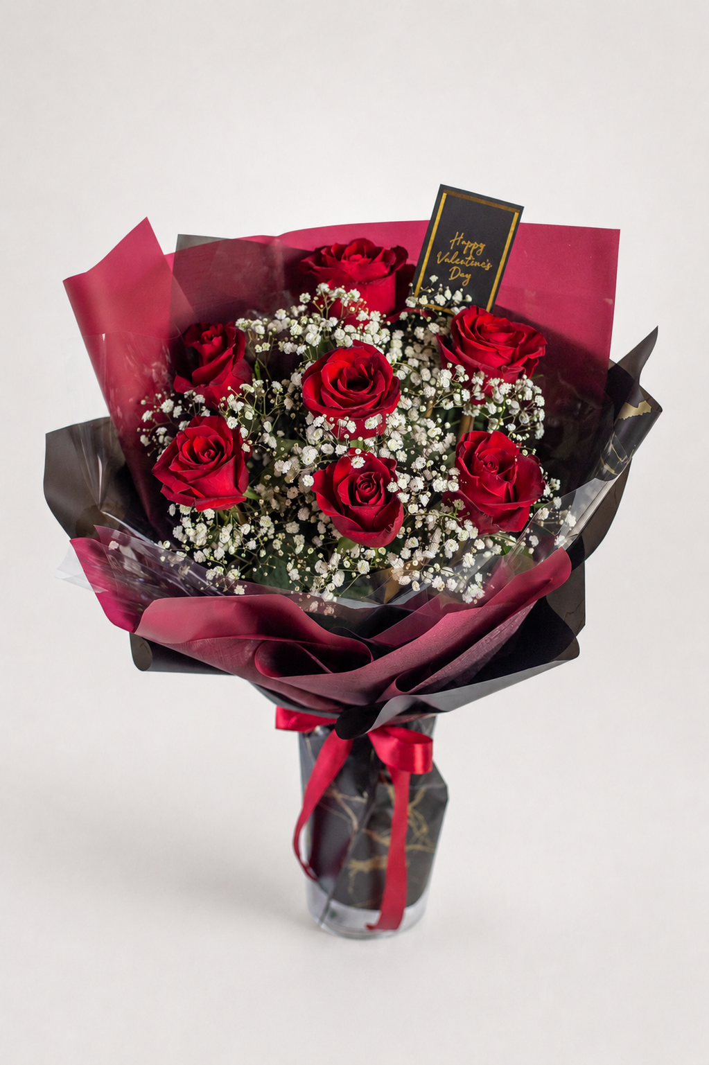 the bouquet of 7 roses and 2 gypso wrapped in a premium sheet.