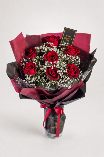 the bouquet of 7 roses and 2 gypso wrapped in a premium sheet.